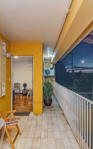 Casa à venda com 302m², 4 quartos e 4 vagas Casa à venda com 302m², 4 quartos e 4 vagasVaranda