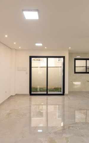 Casa de condomínio à venda com 130m², 3 quartos e 2 vagas Casa de condomínio à venda com 130m², 3 quartos e 2 vagasSala