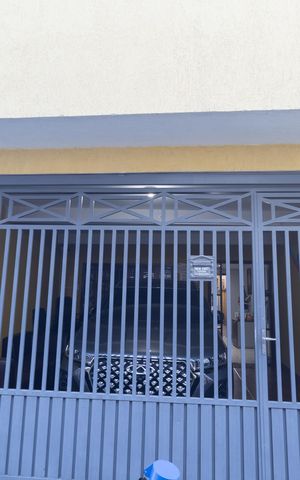 Casa à venda com 100m², 3 quartos e 2 vagas Casa à venda com 100m², 3 quartos e 2 vagasFachada