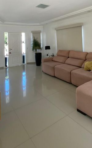 Casa de condomínio para alugar com 191m², 4 quartos e sem vaga Casa de condomínio para alugar com 191m², 4 quartos e sem vagaSala