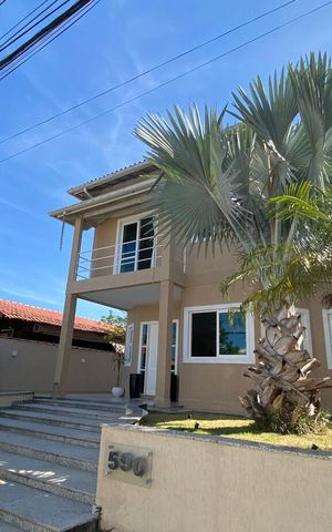 Casa de condomínio para alugar com 191m², 4 quartos e sem vaga Casa de condomínio para alugar com 191m², 4 quartos e sem vagaFachada