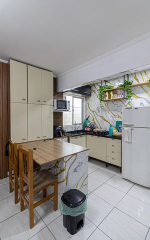 Casa à venda com 180m², 4 quartos e 3 vagas Casa à venda com 180m², 4 quartos e 3 vagasCasa 1 Sala e Cozinha