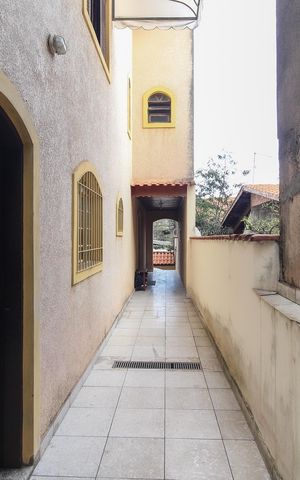 Casa à venda com 150m², 3 quartos e 3 vagas Casa à venda com 150m², 3 quartos e 3 vagasCorredor Externo