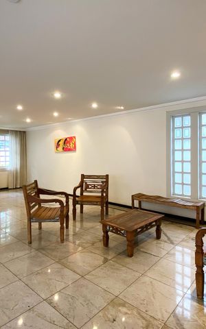 Casa à venda com 525m², 4 quartos e 8 vagas Casa à venda com 525m², 4 quartos e 8 vagasSala