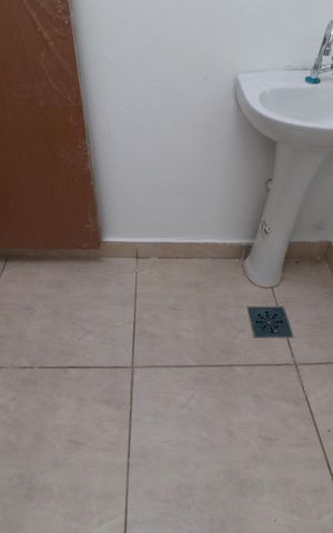 Casa para alugar com 80m², 3 quartos e 2 vagasBanheiro social 