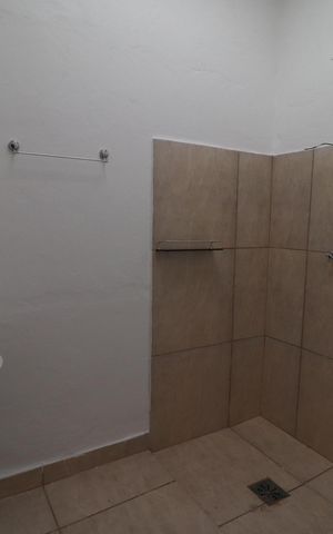 Casa para alugar com 80m², 3 quartos e 2 vagasBanheiro social 