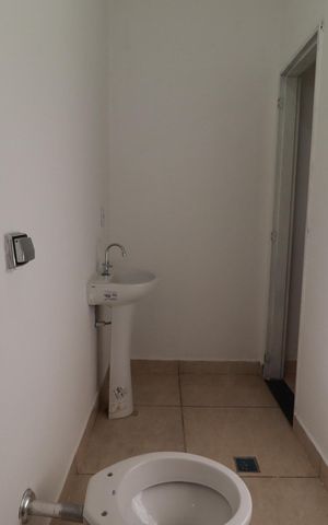 Casa para alugar com 80m², 3 quartos e 2 vagasBanheiro suite 