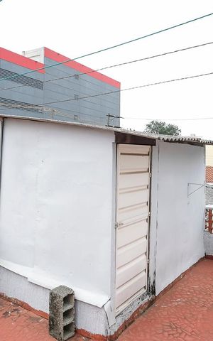 Casa à venda com 98m², 2 quartos e 1 vagaÁrea de serviço e quintal