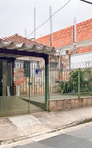 Casa à venda com 98m², 2 quartos e 1 vagaFachada + plaquinha