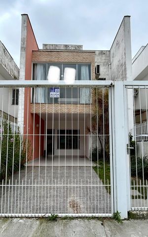 Casa para alugar com 138m², 3 quartos e 1 vagaFachada