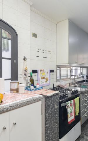 Casa à venda com 302m², 5 quartos e 2 vagas Casa à venda com 302m², 5 quartos e 2 vagasCozinha