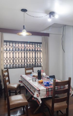 Casa à venda com 302m², 5 quartos e 2 vagas Casa à venda com 302m², 5 quartos e 2 vagasSala de Jantar