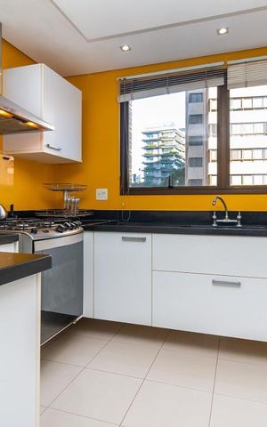Apartamento à venda com 201m², 3 quartos e 4 vagas Apartamento à venda com 201m², 3 quartos e 4 vagasCozinha