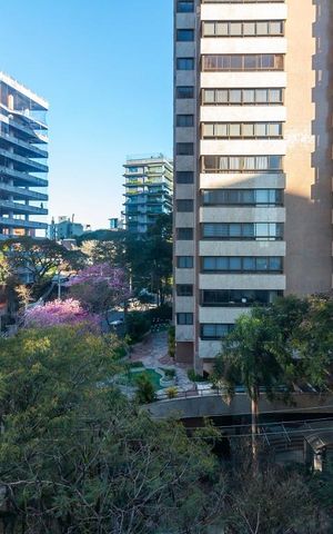 Apartamento à venda com 201m², 3 quartos e 4 vagas Apartamento à venda com 201m², 3 quartos e 4 vagasVista