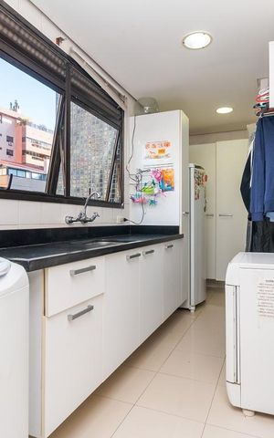 Apartamento à venda com 201m², 3 quartos e 4 vagas Apartamento à venda com 201m², 3 quartos e 4 vagasÁrea de Serviço
