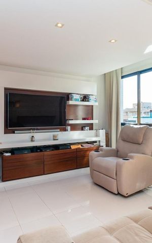 Apartamento à venda com 201m², 3 quartos e 4 vagas Apartamento à venda com 201m², 3 quartos e 4 vagasSala
