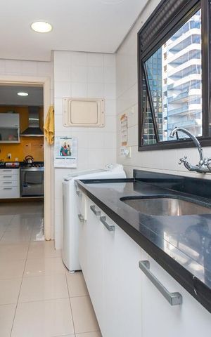 Apartamento à venda com 201m², 3 quartos e 4 vagas Apartamento à venda com 201m², 3 quartos e 4 vagasÁrea de Serviço