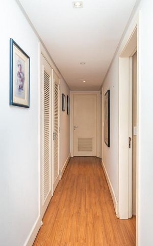 Apartamento à venda com 201m², 3 quartos e 4 vagas Apartamento à venda com 201m², 3 quartos e 4 vagasCorredor