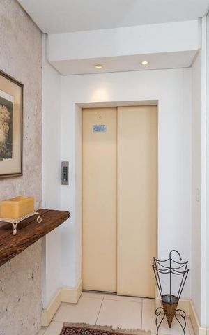 Apartamento à venda com 201m², 3 quartos e 4 vagas Apartamento à venda com 201m², 3 quartos e 4 vagasElevador
