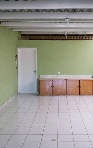 Casa à venda com 300m², 6 quartos e 2 vagasSalão 