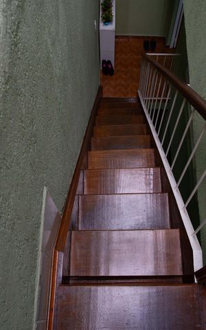 Casa à venda com 300m², 6 quartos e 2 vagasEscada