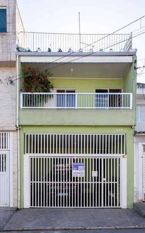 Casa à venda com 300m², 6 quartos e 2 vagasFachada