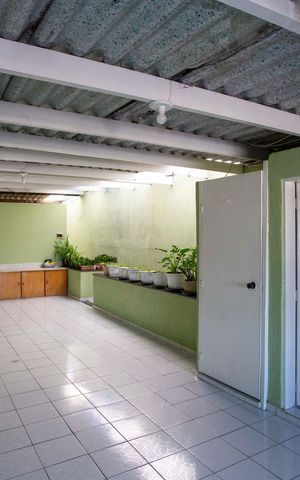 Casa à venda com 300m², 6 quartos e 2 vagasSalão 
