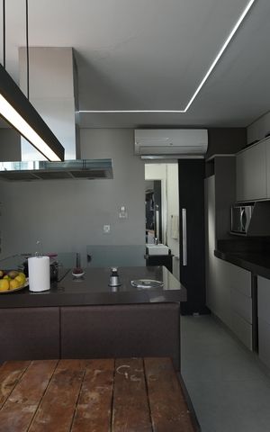 Apartamento à venda com 184m², 2 quartos e 2 vagasCozinha