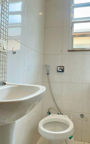 Casa à venda com 135m², 3 quartos e 2 vagas Casa à venda com 135m², 3 quartos e 2 vagasBanheiro social