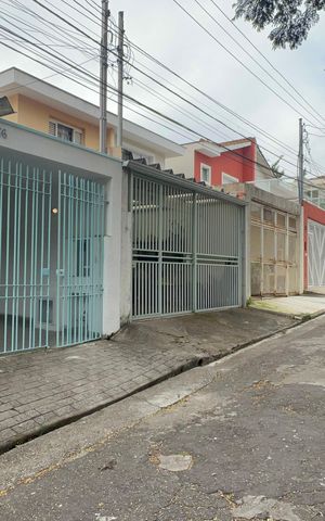 Casa à venda com 135m², 3 quartos e 2 vagas Casa à venda com 135m², 3 quartos e 2 vagasFachada