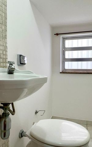 Casa à venda com 135m², 3 quartos e 2 vagas Casa à venda com 135m², 3 quartos e 2 vagasLavabo