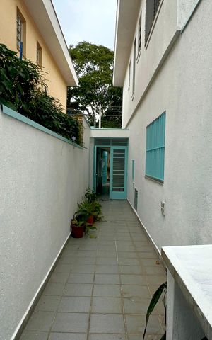 Casa à venda com 135m², 3 quartos e 2 vagas Casa à venda com 135m², 3 quartos e 2 vagasCorredor Lateral