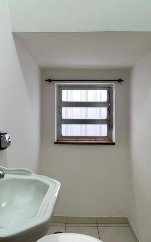 Casa à venda com 135m², 3 quartos e 2 vagas Casa à venda com 135m², 3 quartos e 2 vagasLavabo