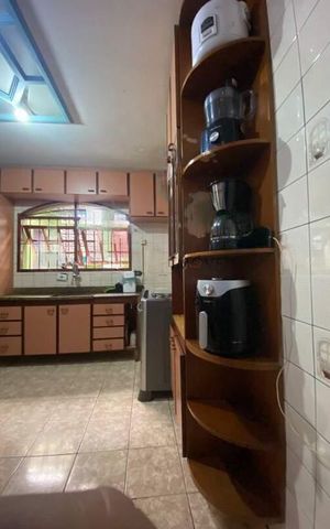 Casa à venda com 217m², 4 quartos e 4 vagas