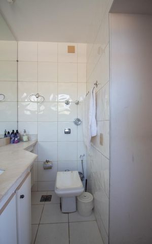Apartamento para alugar com 260m², 3 quartos e 2 vagas Apartamento para alugar com 260m², 3 quartos e 2 vagasBanheiro da Suíte
