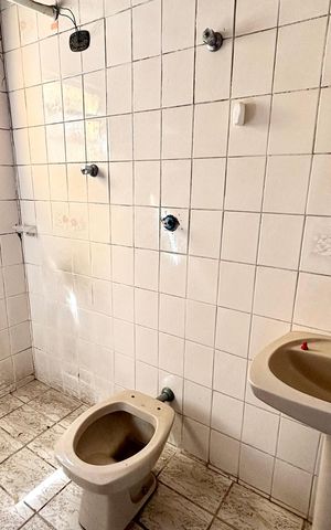 Casa à venda com 172m², 5 quartos e 3 vagasBanheiro de serviço