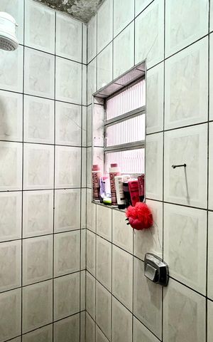 Casa à venda com 172m², 5 quartos e 3 vagasBanheiro social