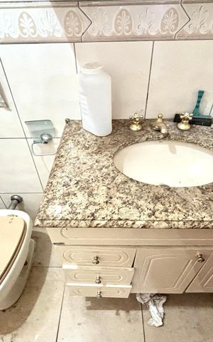 Casa à venda com 172m², 5 quartos e 3 vagasBanheiro da suíte