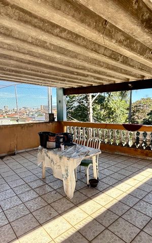 Casa à venda com 172m², 5 quartos e 3 vagasVaranda