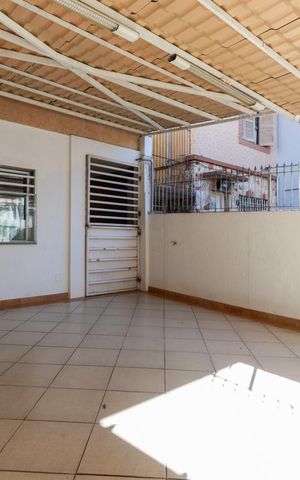Casa à venda com 180m², 3 quartos e 2 vagas Casa à venda com 180m², 3 quartos e 2 vagasGaragem