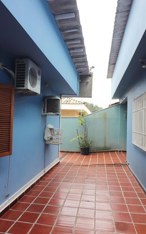 Casa à venda com 292m², 3 quartos e 2 vagasCorredor