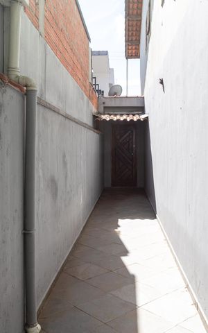 Casa à venda com 110m², 3 quartos e 1 vagaCorredor