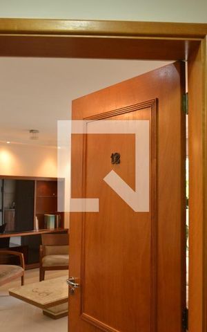 Apartamento à venda com 201m², 4 quartos e 4 vagas Apartamento à venda com 201m², 4 quartos e 4 vagasEntrada