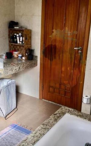 Casa à venda com 238m², 3 quartos e 6 vagas