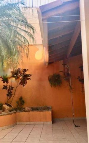 Casa à venda com 238m², 3 quartos e 6 vagas