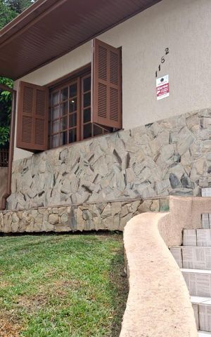 Casa à venda com 212m², 4 quartos e 3 vagasFachada