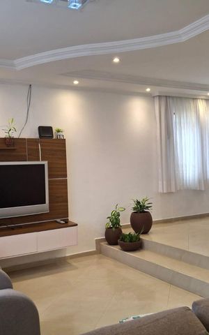 Casa à venda com 212m², 4 quartos e 3 vagasSala