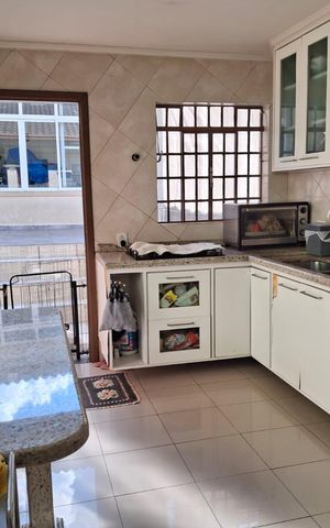 Casa à venda com 212m², 4 quartos e 3 vagasCozinha - Armários