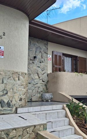 Casa à venda com 212m², 4 quartos e 3 vagasFachada