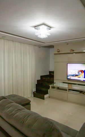 Casa à venda com 380m², 3 quartos e 2 vagasSala de TV